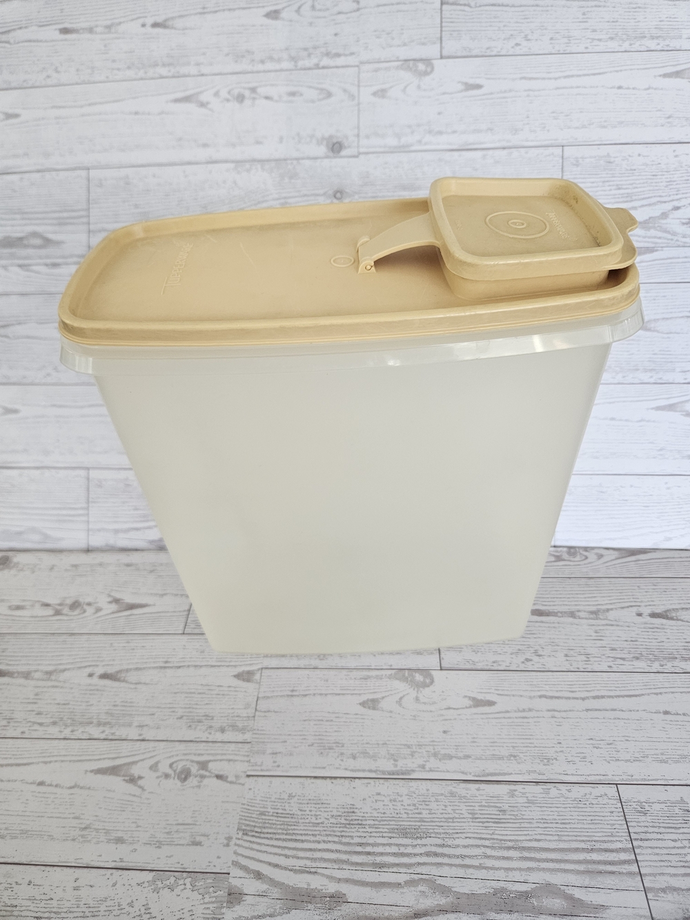 Vintage Tupperware Containers - Picture 3 of 6